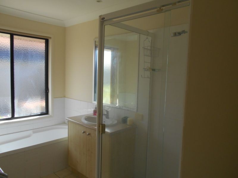 24 Ross Place, Wakerley QLD 4154