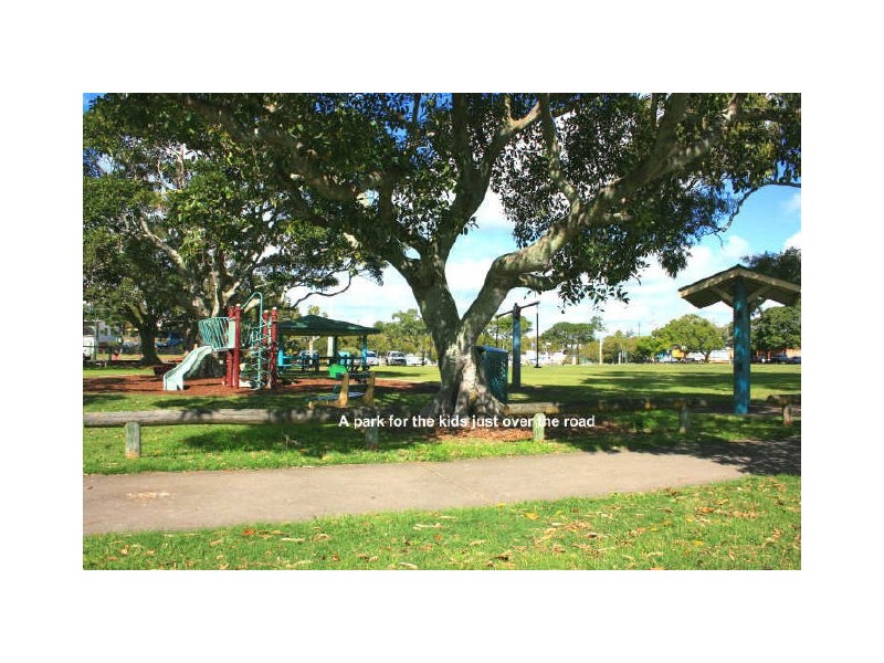 2/41 Glenora St, Wynnum QLD 4178