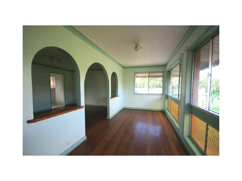 211 Kianawah Rd, Wynnum West QLD 4178