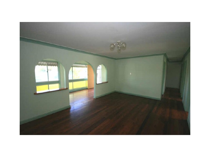 211 Kianawah Rd, Wynnum West QLD 4178