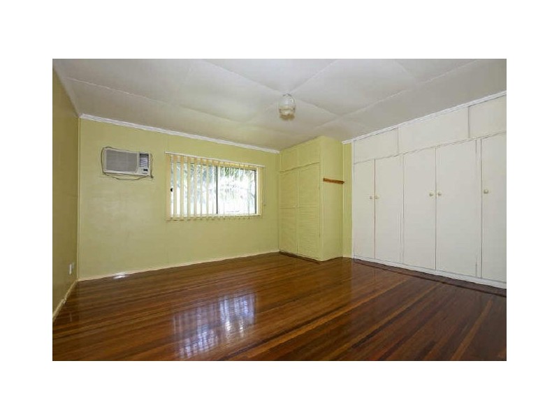 39 Kianawah Rd, Wynnum West QLD 4178