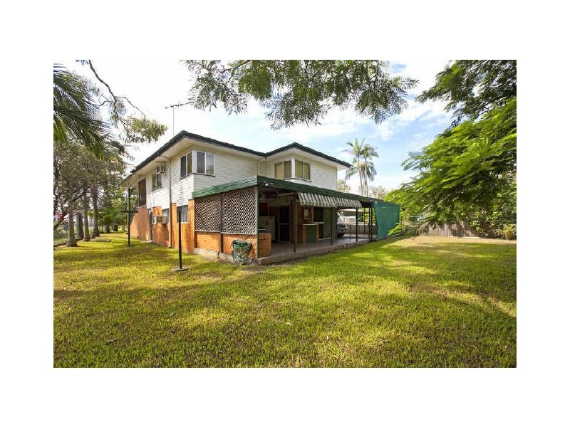 39 Kianawah Rd, Wynnum West QLD 4178