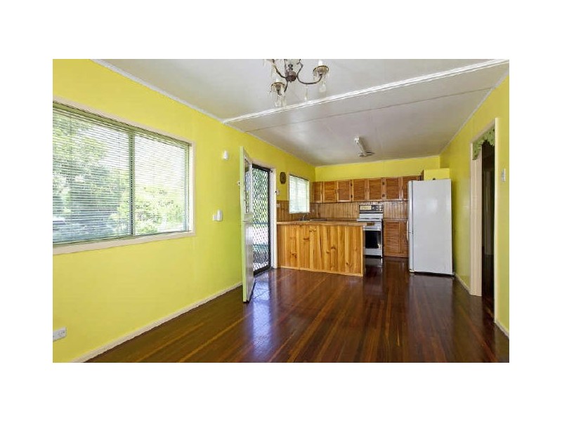 39 Kianawah Rd, Wynnum West QLD 4178