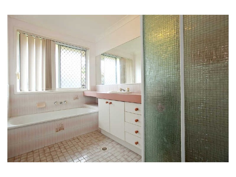 44 Emmett St, Wynnum West QLD 4178