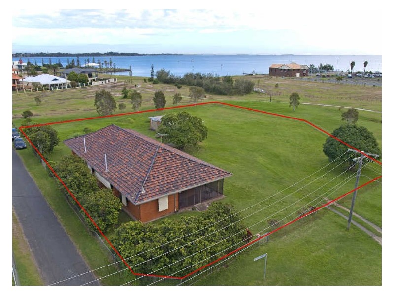 48 Little Shore Street, Cleveland QLD 4163
