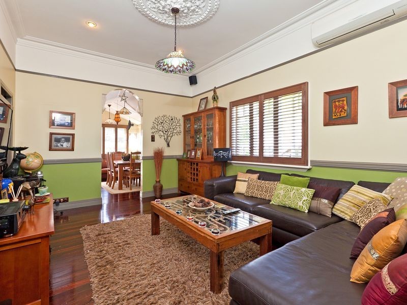 151 Oceana Tce, Lota QLD 4179