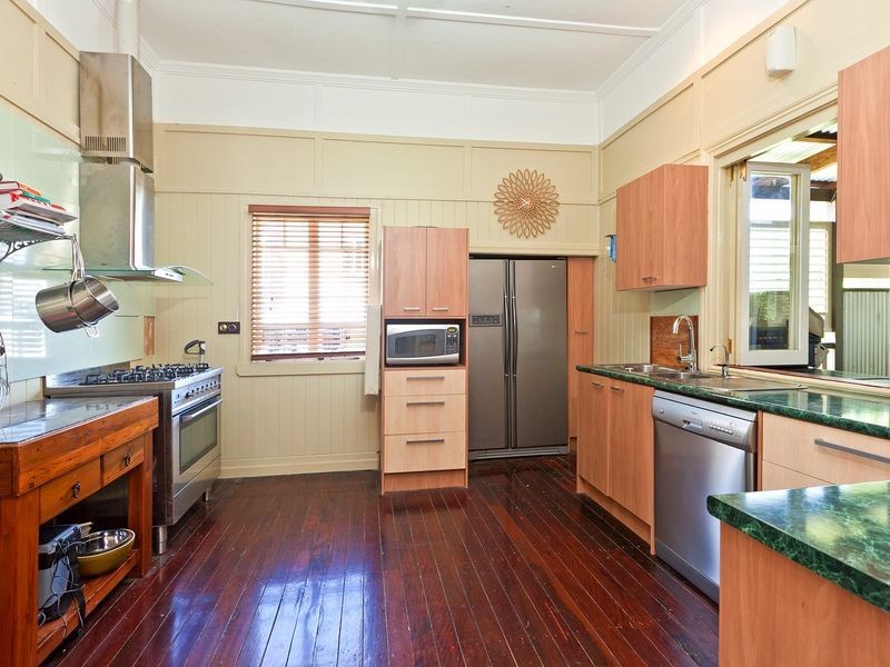 151 Oceana Tce, Lota QLD 4179
