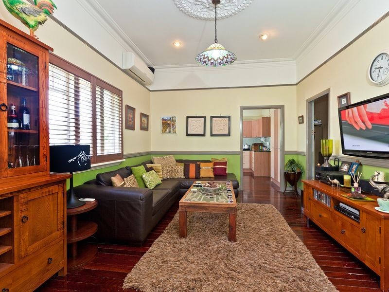 151 Oceana Tce, Lota QLD 4179