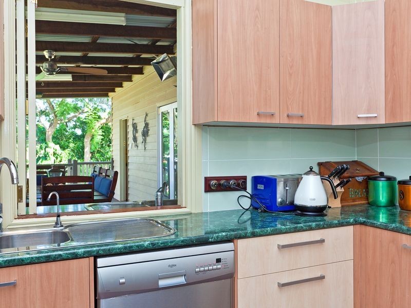 151 Oceana Tce, Lota QLD 4179