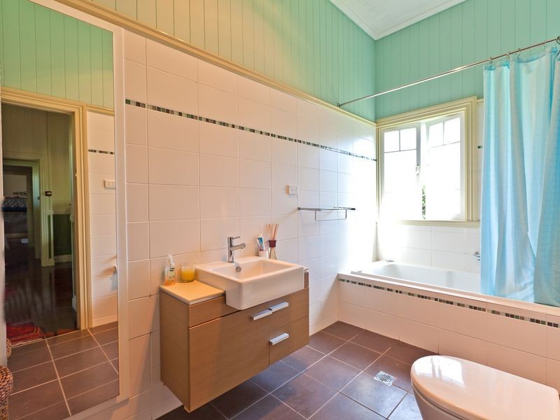 151 Oceana Tce, Lota QLD 4179