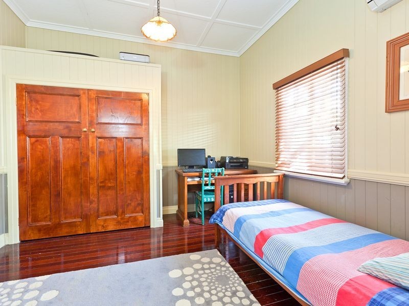 151 Oceana Tce, Lota QLD 4179