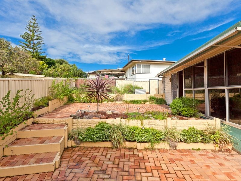 6 Banoon Drive, Wynnum QLD 4178