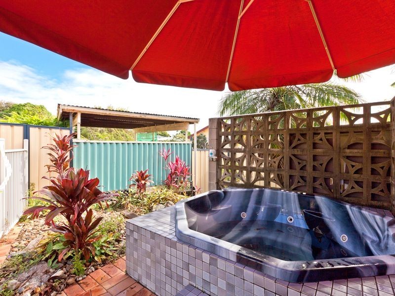 6 Banoon Drive, Wynnum QLD 4178