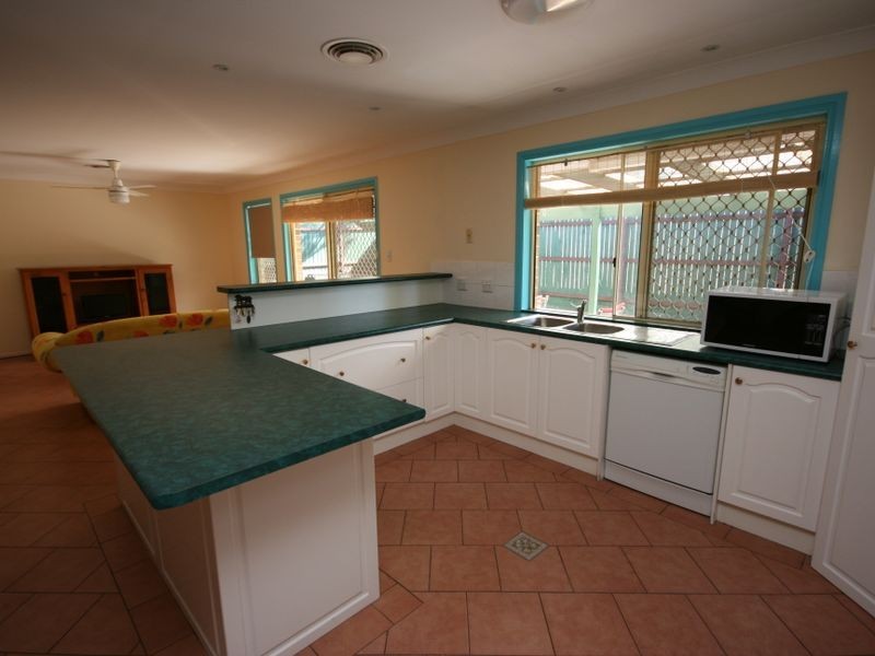 30 Miles Crescent, Manly West QLD 4179