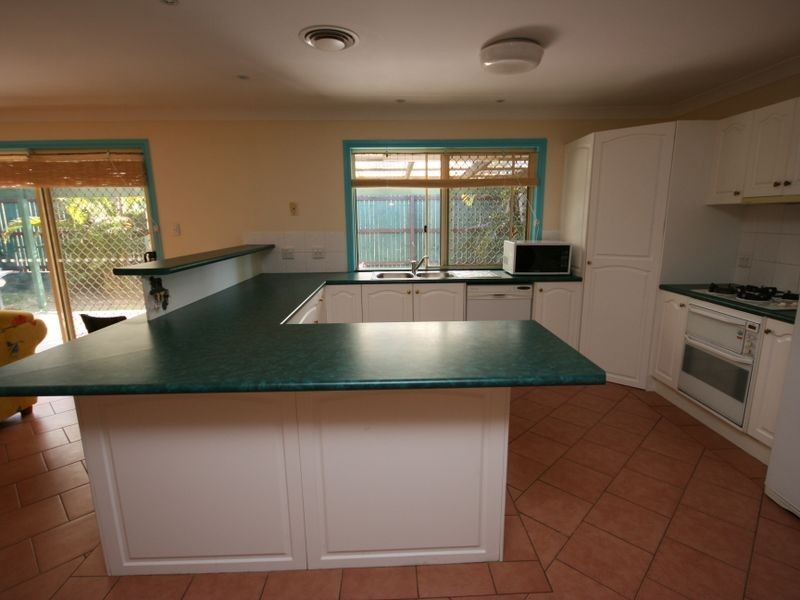 30 Miles Crescent, Manly West QLD 4179