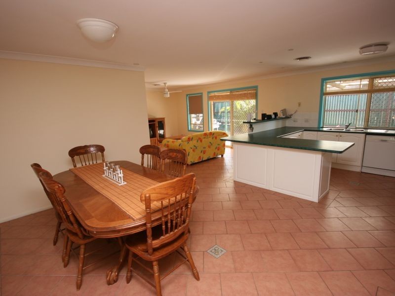 30 Miles Crescent, Manly West QLD 4179