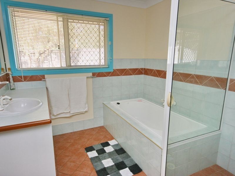 30 Miles Crescent, Manly West QLD 4179