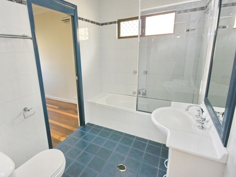 24 Bellew Street, Wynnum QLD 4178