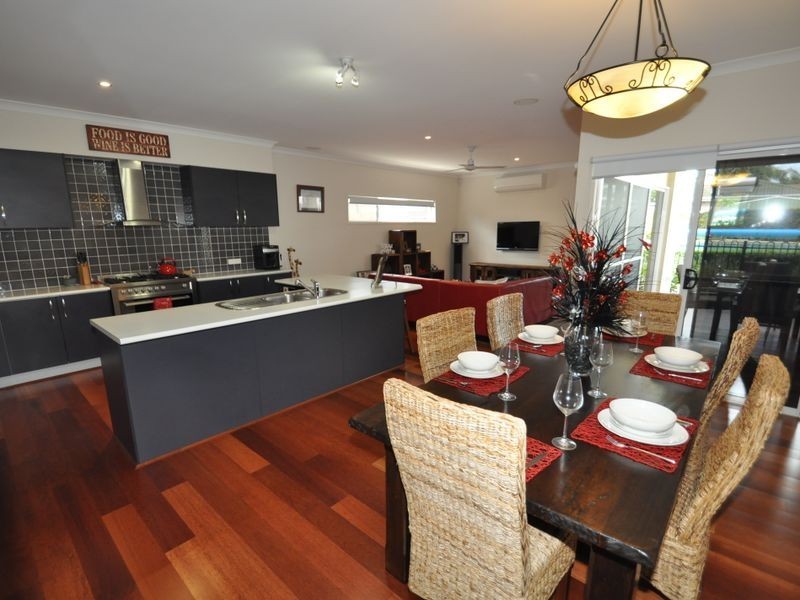 10 Foch Street, Wynnum West QLD 4178