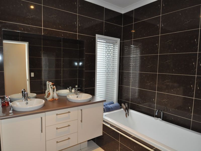 10 Foch Street, Wynnum West QLD 4178