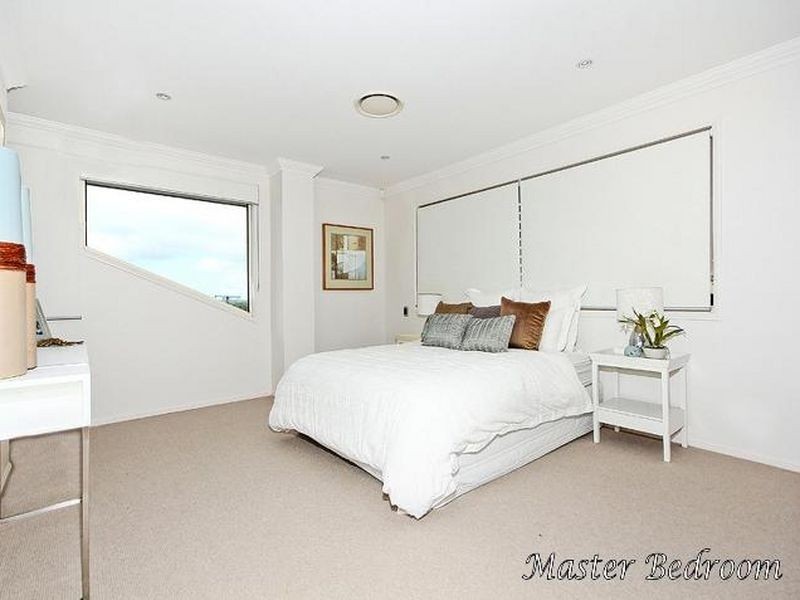 81 Raeburn St, Manly West QLD 4179