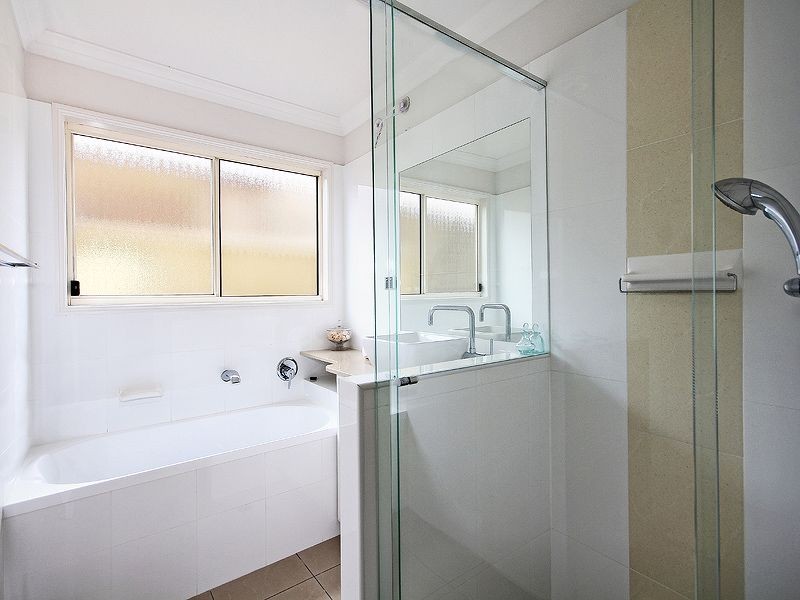 81 Raeburn St, Manly West QLD 4179