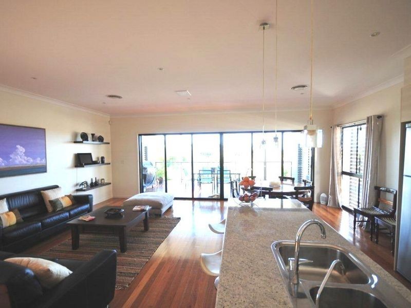 809 Esplanade, Lota QLD 4179