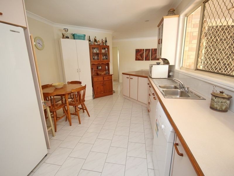 36 Schooner Circuit, Manly West QLD 4179