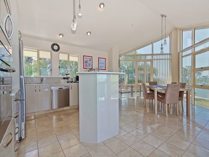 1/61 Waterloo Esplanade, Wynnum QLD 4178