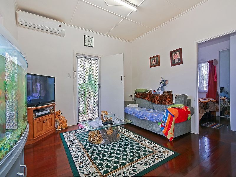 19 Haig Street, Wynnum West QLD 4178