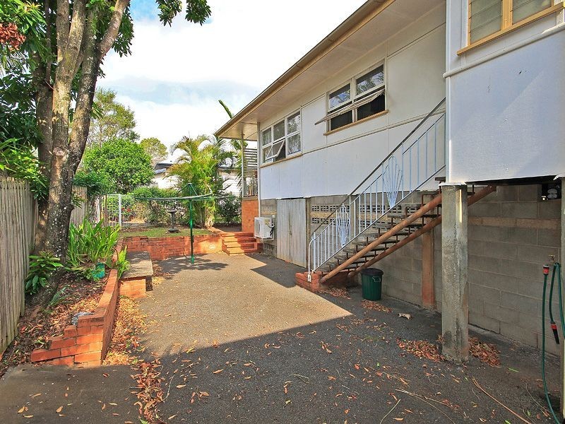 19 Haig Street, Wynnum West QLD 4178