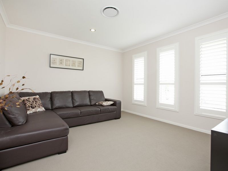 17 Foxwood Cct, Wakerley QLD 4154