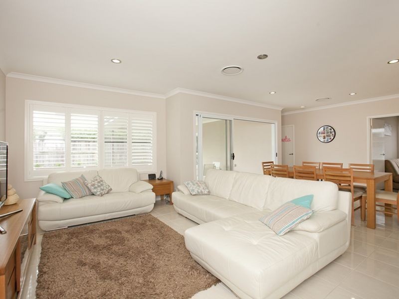 17 Foxwood Cct, Wakerley QLD 4154