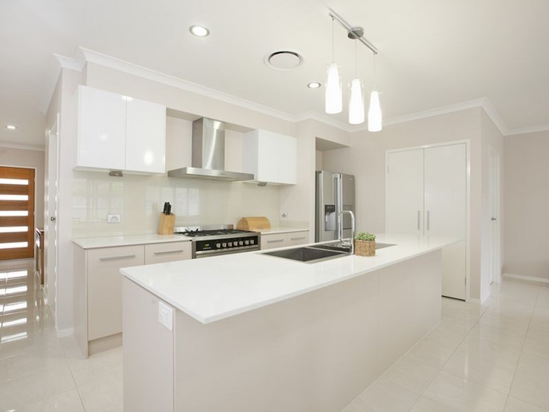 17 Foxwood Cct, Wakerley QLD 4154