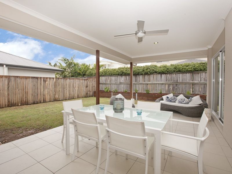 17 Foxwood Cct, Wakerley QLD 4154