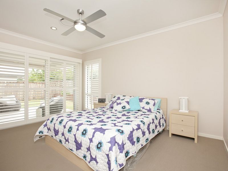 17 Foxwood Cct, Wakerley QLD 4154