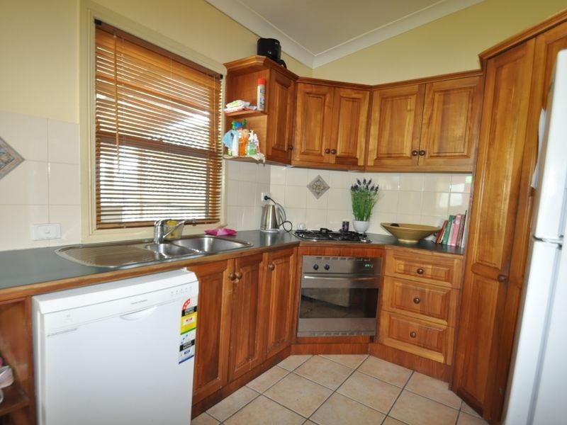 56 Glenora St, Wynnum QLD 4178
