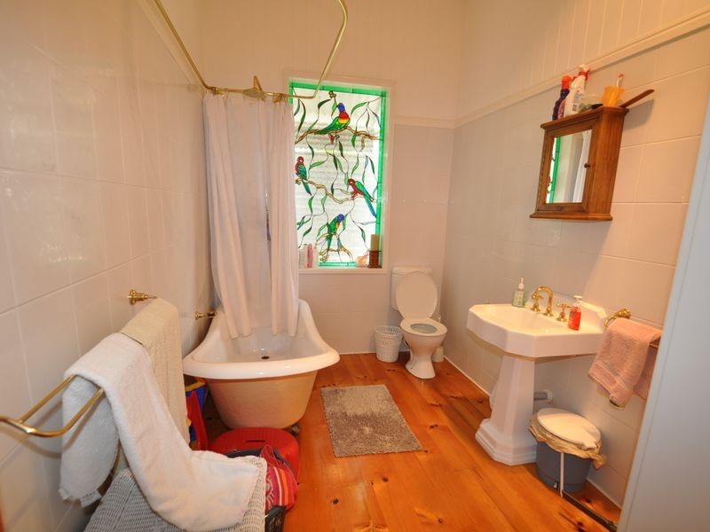 56 Glenora St, Wynnum QLD 4178