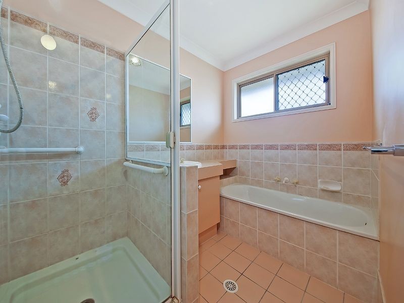 62 Amanda St, Wynnum West QLD 4178