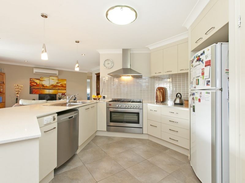 1 Begonia Ct, Wynnum West QLD 4178