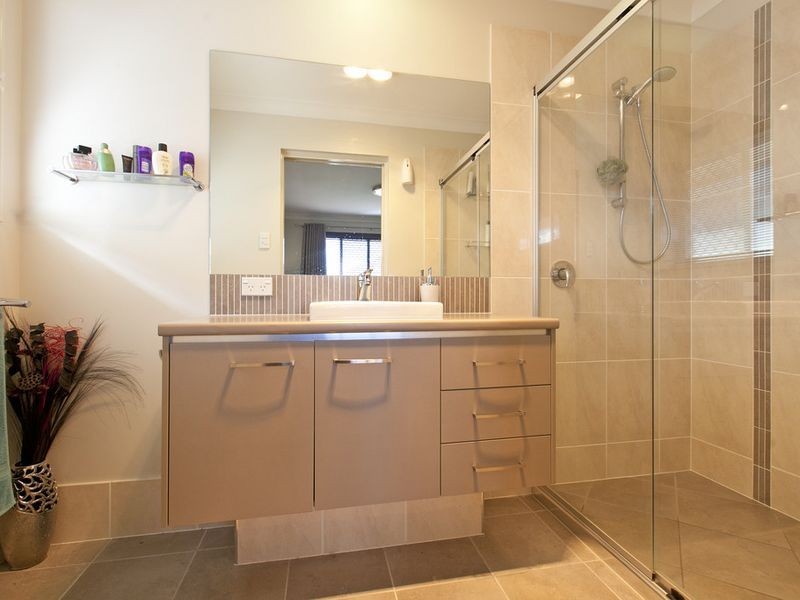 1 Begonia Ct, Wynnum West QLD 4178