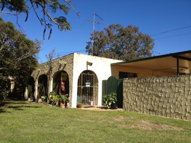 2 Ure Street, Wynnum QLD 4178