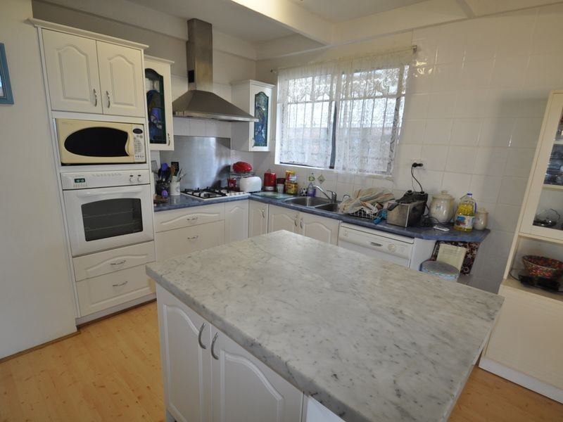 2 Ure Street, Wynnum QLD 4178