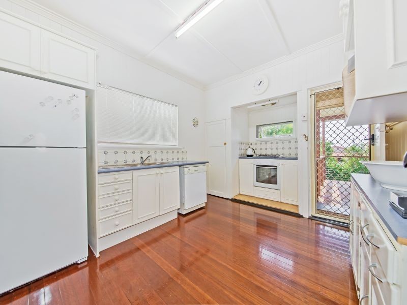 25 Walnut Street, Wynnum QLD 4178