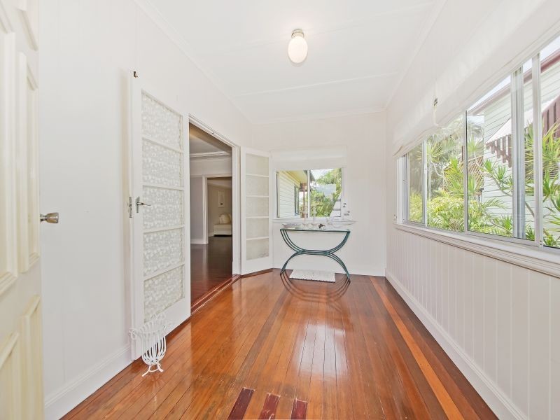 25 Walnut Street, Wynnum QLD 4178