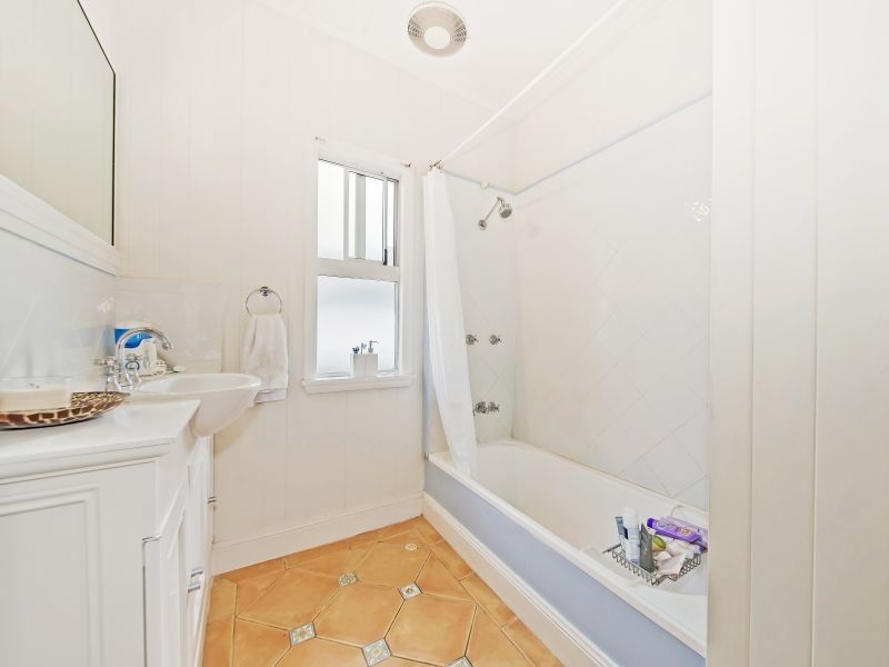 25 Walnut Street, Wynnum QLD 4178