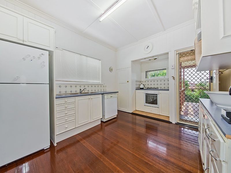 25 Walnut Street, Wynnum QLD 4178