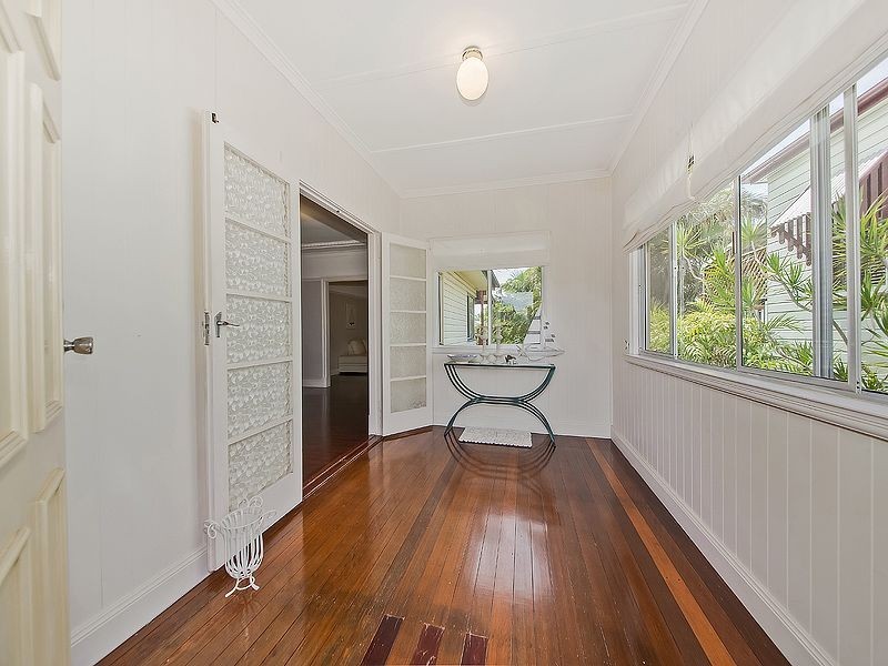 25 Walnut Street, Wynnum QLD 4178