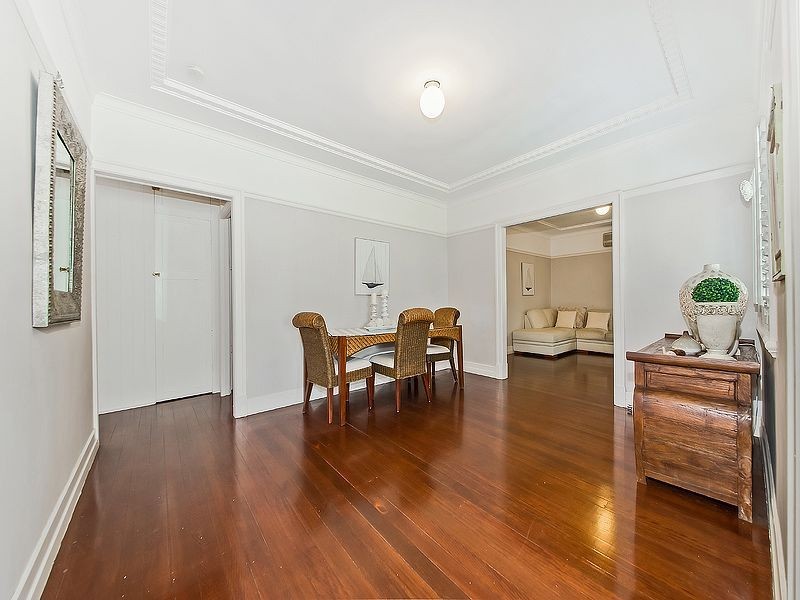 25 Walnut Street, Wynnum QLD 4178