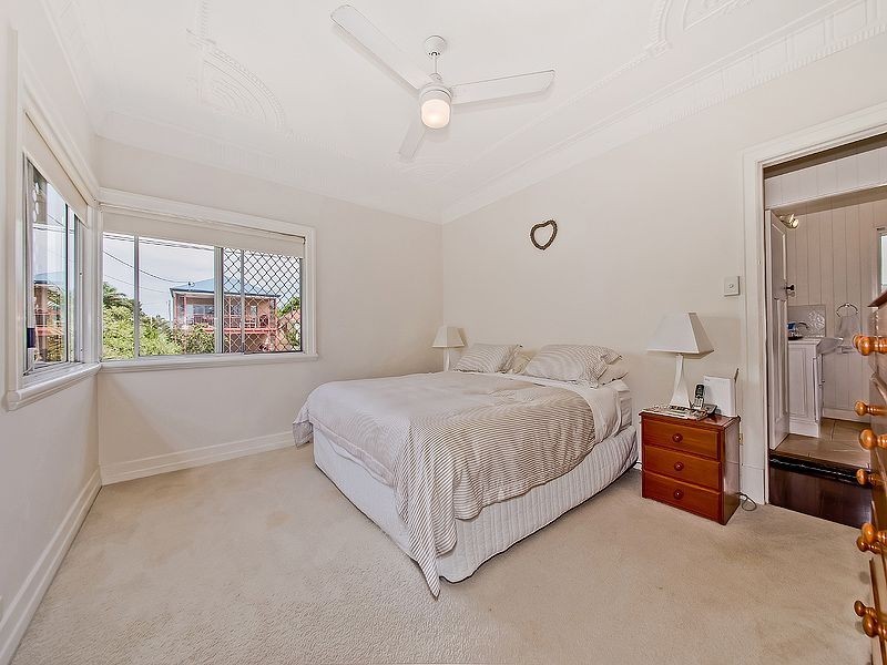 25 Walnut Street, Wynnum QLD 4178